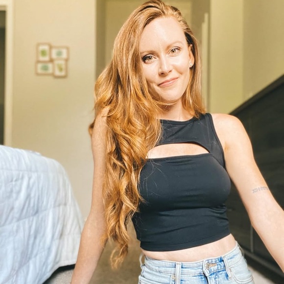 Klassy Network Black Peekaboo Crop Tank - Picture 2 of 4